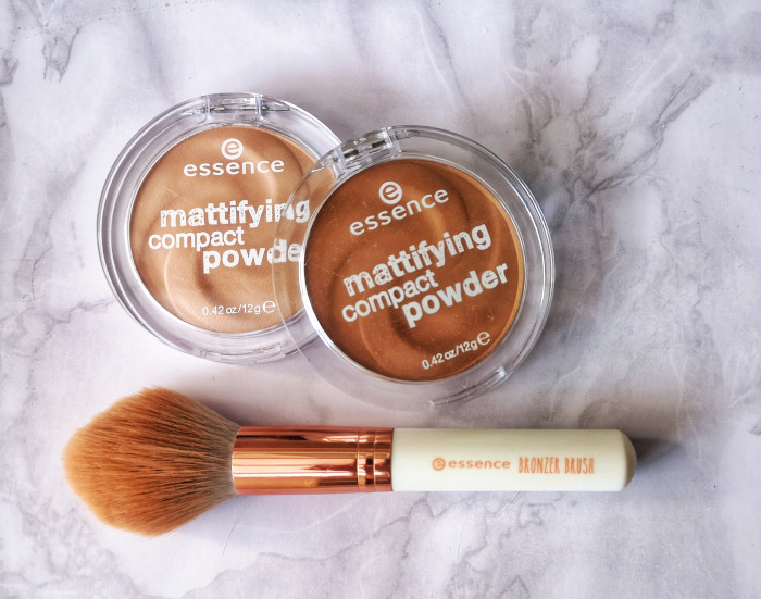 Essence Mattifying Compact Powder